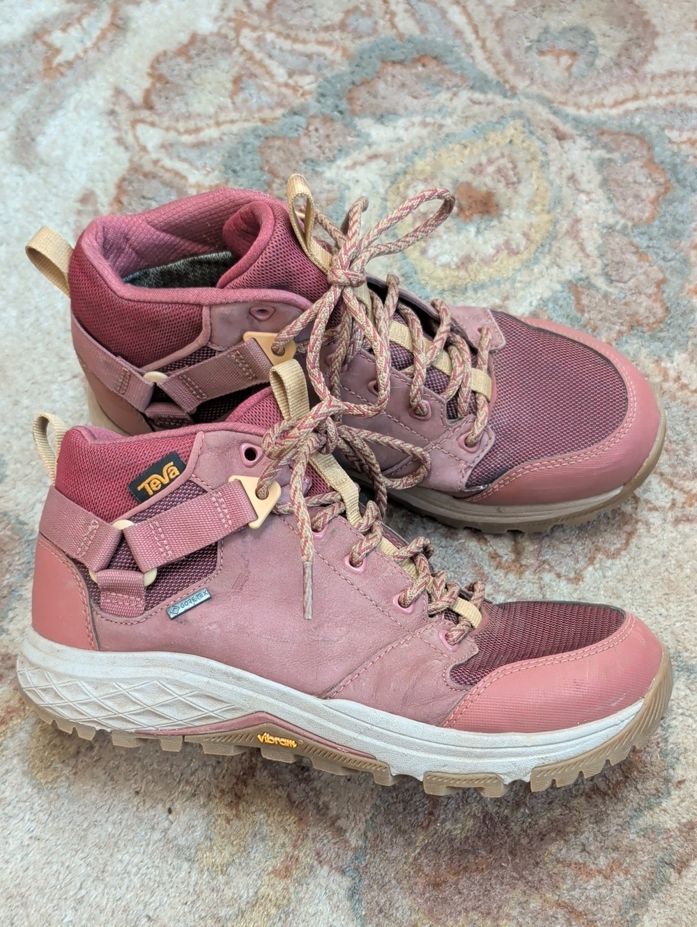 Teva Grandview Gore-Tex Women's Pink Hiking Sneakers - Waterproof Mid-Top
